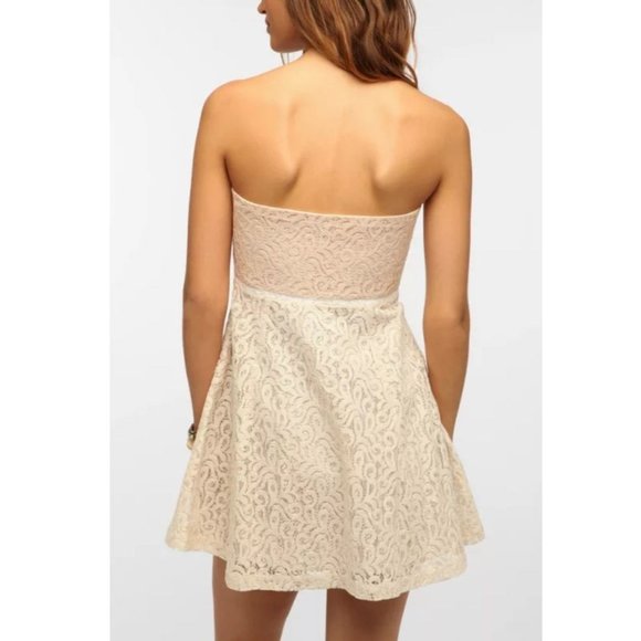 Anthro x KIMCHI BLUE Cream Mini Dress 0 XS Strapless Lace Sweetheart Paisley - Picture 8 of 12